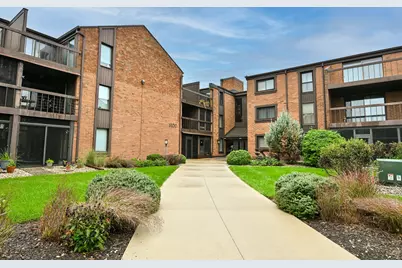 6100 W Stonehedge Dr #347, Greenfield, WI 53220 - Photo 2