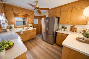 3262 S Whitnall Ave, Milwaukee, WI 53207 - Photo 10