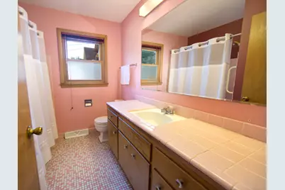 3262 S Whitnall Ave, Milwaukee, WI 53207 - Photo 20