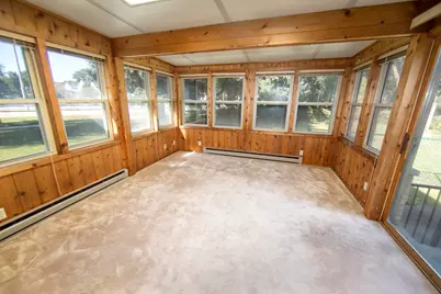 3262 S Whitnall Ave, Milwaukee, WI 53207 - Photo 16