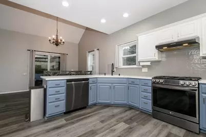1887  Wayside Dr, Hartford, WI 53027 - Photo 10