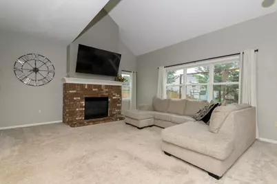 1887  Wayside Dr, Hartford, WI 53027 - Photo 4