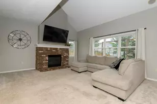 1887 Wayside Dr, Hartford, WI 53027 - Photo 4