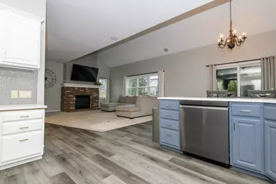 1887  Wayside Dr, Hartford, WI 53027 - Photo 8