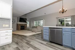 1887 Wayside Dr, Hartford, WI 53027 - Photo 8