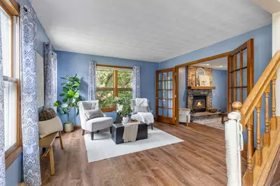 2615  Faringdon Ct, Waukesha, WI 53188 - Photo 2