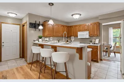 2615  Faringdon Ct, Waukesha, WI 53188 - Photo 8