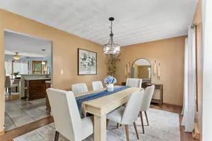 2615 Faringdon Ct, Waukesha, WI 53188 - Photo 4