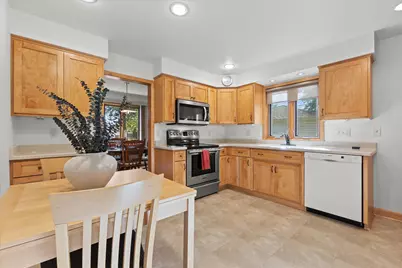 800  Echo Ln, Racine, WI 53406 - Photo 6