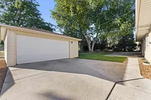 800 Echo Ln, Racine, WI 53406 - Photo 4