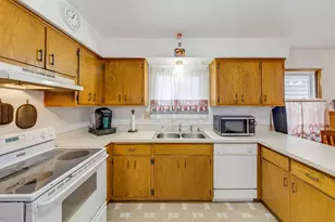 1739 S 75th St, West Allis, WI 53214 - Photo 14