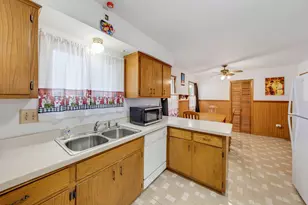 1739 S 75th St, West Allis, WI 53214 - Photo 12