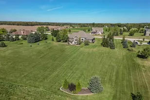 S84W33185 Brown Bear Ln, Mukwonago, WI 53149 - Photo 74