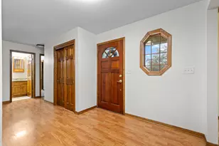 4110 W Carpenter Ave, Greenfield, WI 53221 - Photo 4