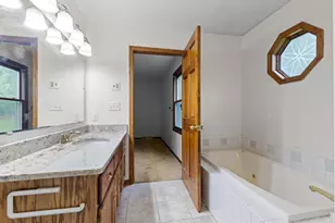 4110 W Carpenter Ave, Greenfield, WI 53221 - Photo 18