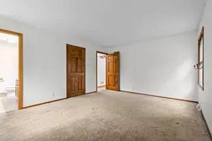 4110 W Carpenter Ave, Greenfield, WI 53221 - Photo 24