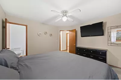 9322 W Cold Spring Rd, Greenfield, WI 53228 - Photo 14