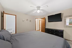 9322 W Cold Spring Rd, Greenfield, WI 53228 - Photo 14