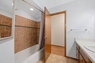 9322 W Cold Spring Rd, Greenfield, WI 53228 - Photo 16