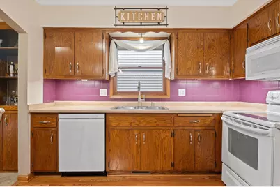 9322 W Cold Spring Rd, Greenfield, WI 53228 - Photo 8