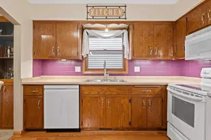 9322 W Cold Spring Rd, Greenfield, WI 53228 - Photo 8