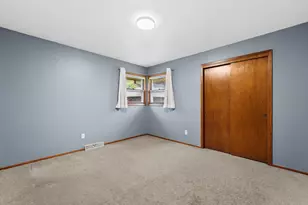 9322 W Cold Spring Rd, Greenfield, WI 53228 - Photo 20
