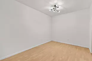 5200 S Tuckaway Blvd, Greenfield, WI 53221 - Photo 10