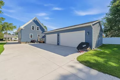 717  Madison Ave, Howards Grove, WI 53083 - Photo 30