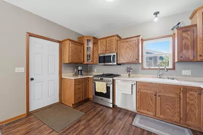 717  Madison Ave, Howards Grove, WI 53083 - Photo 2