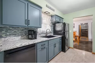 9537 W Sarasota Pl, Wauwatosa, WI 53222 - Photo 8