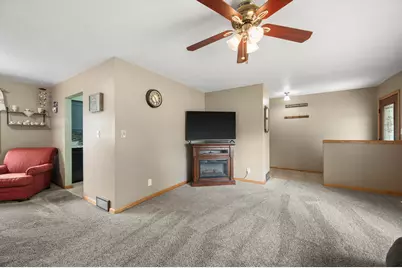 9537 W Sarasota Pl, Wauwatosa, WI 53222 - Photo 4
