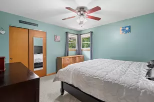 9537 W Sarasota Pl, Wauwatosa, WI 53222 - Photo 12