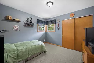 9537 W Sarasota Pl, Wauwatosa, WI 53222 - Photo 14
