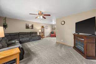 9537 W Sarasota Pl, Wauwatosa, WI 53222 - Photo 2