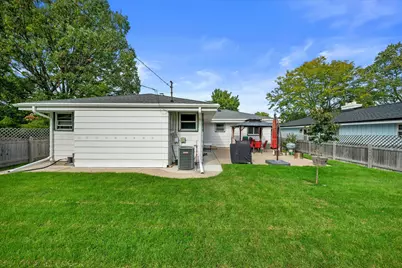 9537 W Sarasota Pl, Wauwatosa, WI 53222 - Photo 24
