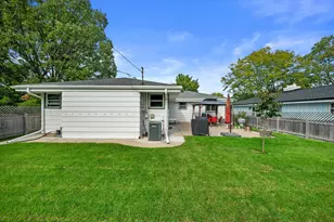 9537 W Sarasota Pl, Wauwatosa, WI 53222 - Photo 24