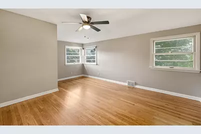 7414 N Crossway Rd, Fox Point, WI 53217 - Photo 16