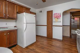 7519 W Clarke St, Wauwatosa, WI 53213 - Photo 10