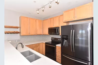 1920 N Farwell Ave #410, Milwaukee, WI 53202 - Photo 14