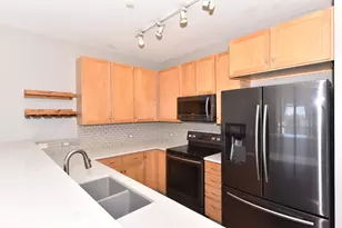 1920 N Farwell Ave, Milwaukee, WI 53202 - Photo 14
