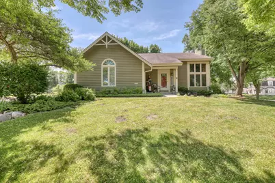 10929 W Hope Ave, Wauwatosa, WI 53222 - Photo 2