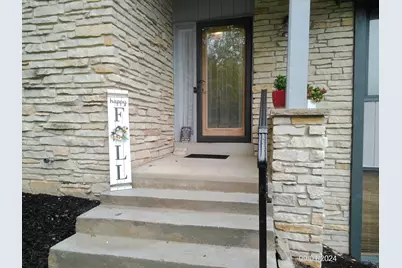 2116  Harris Highland Dr, Waukesha, WI 53188 - Photo 2