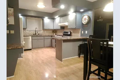 2116  Harris Highland Dr, Waukesha, WI 53188 - Photo 8