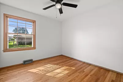 3223 W Birchwood Ave, Milwaukee, WI 53221 - Photo 16