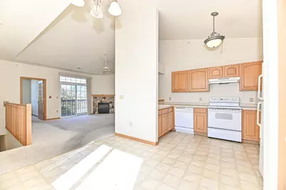 2211 N University Dr #Unit 4, Waukesha, WI 53188 - Photo 6