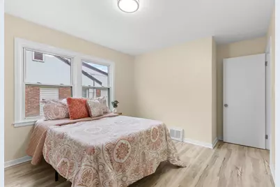 2736 S 52nd Pl, Milwaukee, WI 53219 - Photo 16