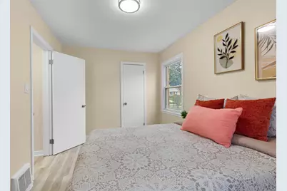 2736 S 52nd Pl, Milwaukee, WI 53219 - Photo 12