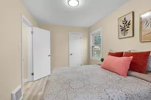 2736 S 52nd Pl, Milwaukee, WI 53219 - Photo 12