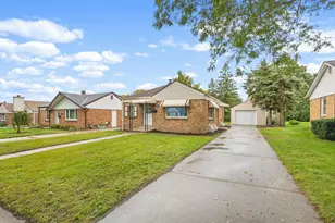 2736 S 52nd Pl, Milwaukee, WI 53219 - Photo 2