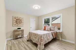 2736 S 52nd Pl, Milwaukee, WI 53219 - Photo 14